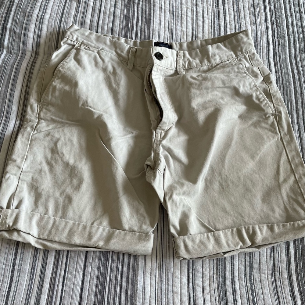 Mens khaki shorts, size 32